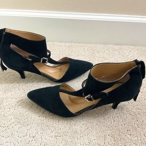 Ellen Tracy  suede leather pumps